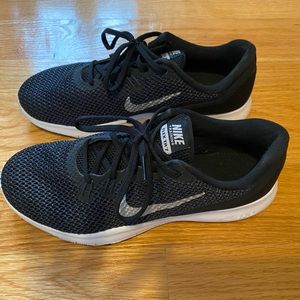 Black Nike sneakers, barely worn! Size US 6.5.